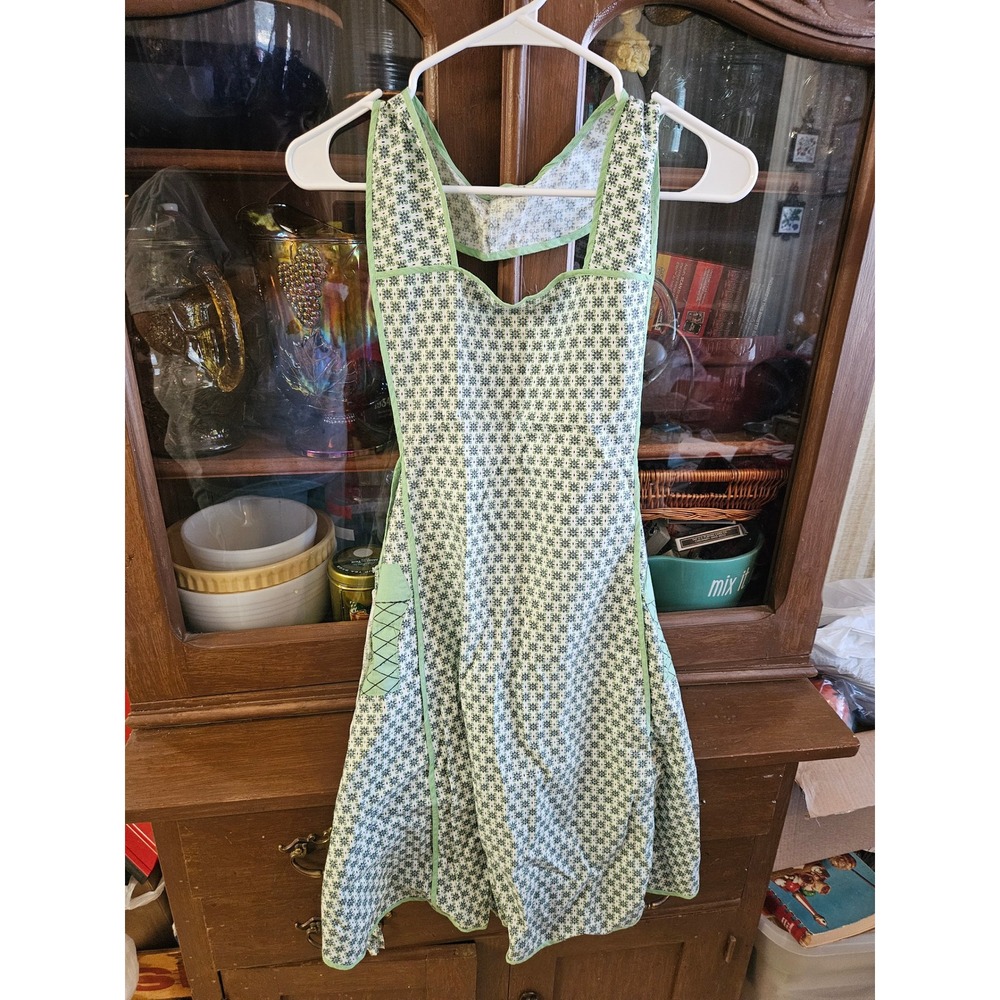 Vintage Handmade Green Floral Cross Back Full Apron Pinafore with Pockets Retro